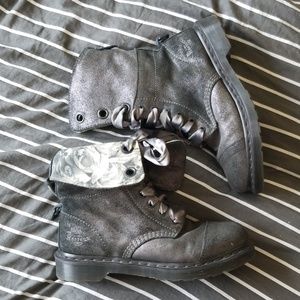 Dr. Marten Aimilie gray floral lined boots